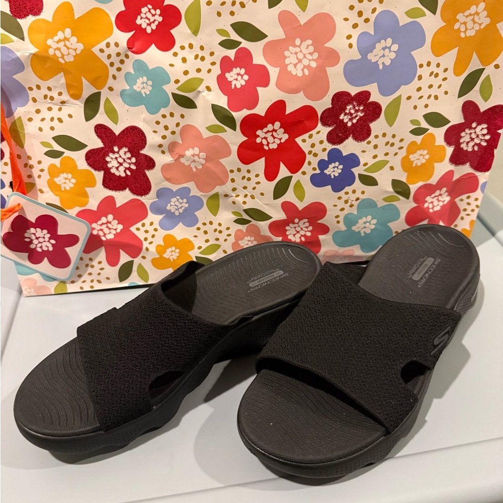 New Skechers Black Women's Slide Sandals